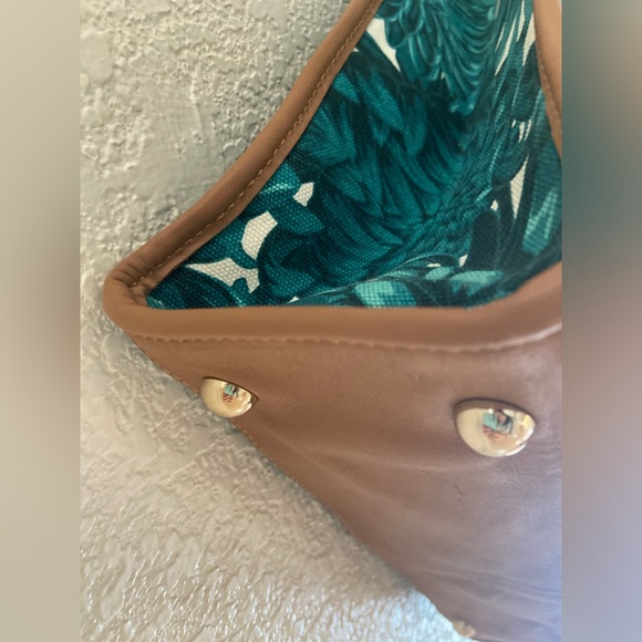 Isaac Mizrahi Bridgehampton Green Floral Print Canvas Tote Leather Trim NWOT - Picture 4 of 7